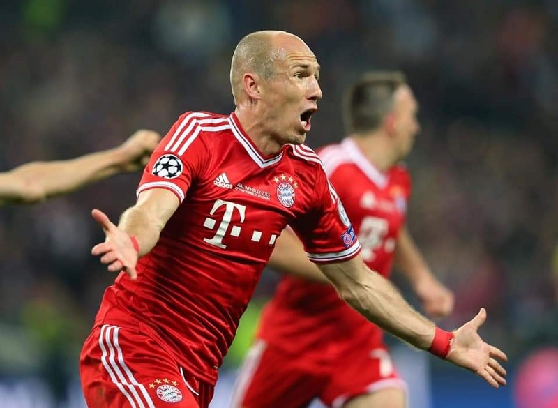 top-cau-thu-chay-nhanh-nhat-the-gioi-khien-nguoi-ham-mo-tram-tro-arjen-robben