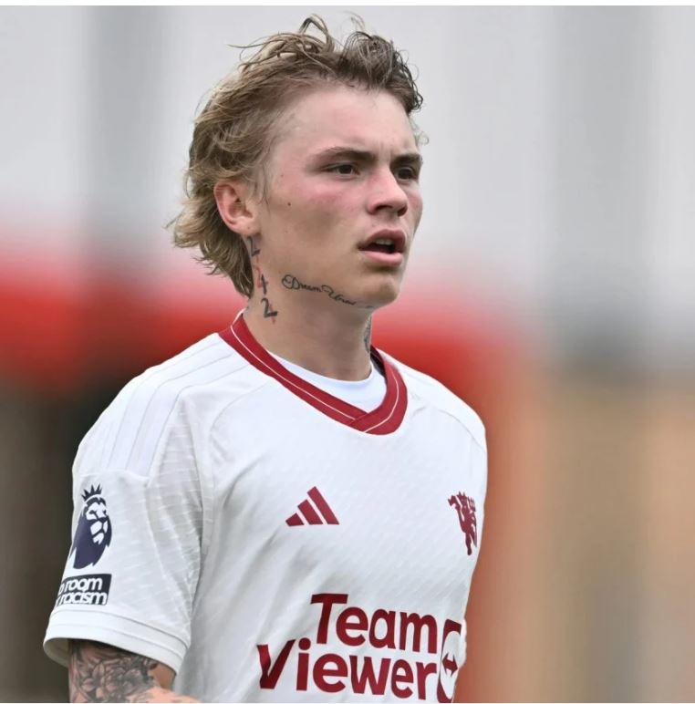 Isak Hansen-Aaroen là sao trẻ được kỳ vọng rất nhiều tại Man United