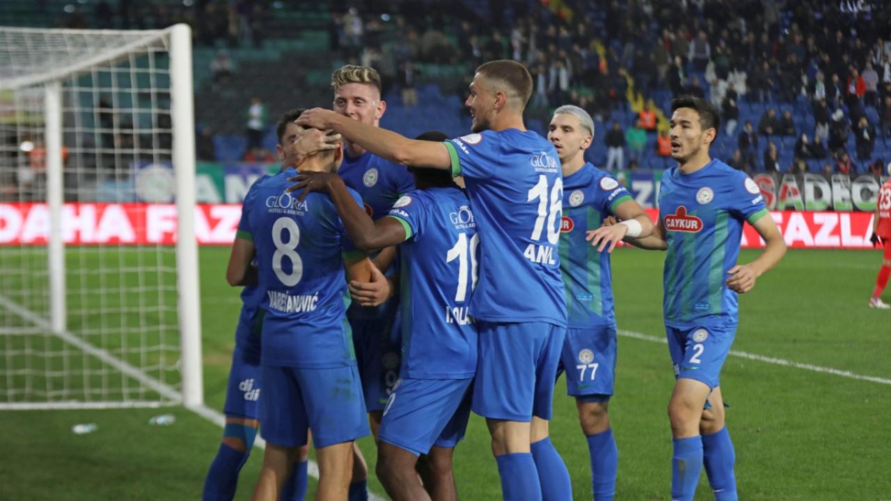 Soi kèo Rizespor vs Besiktas ngày 10/1