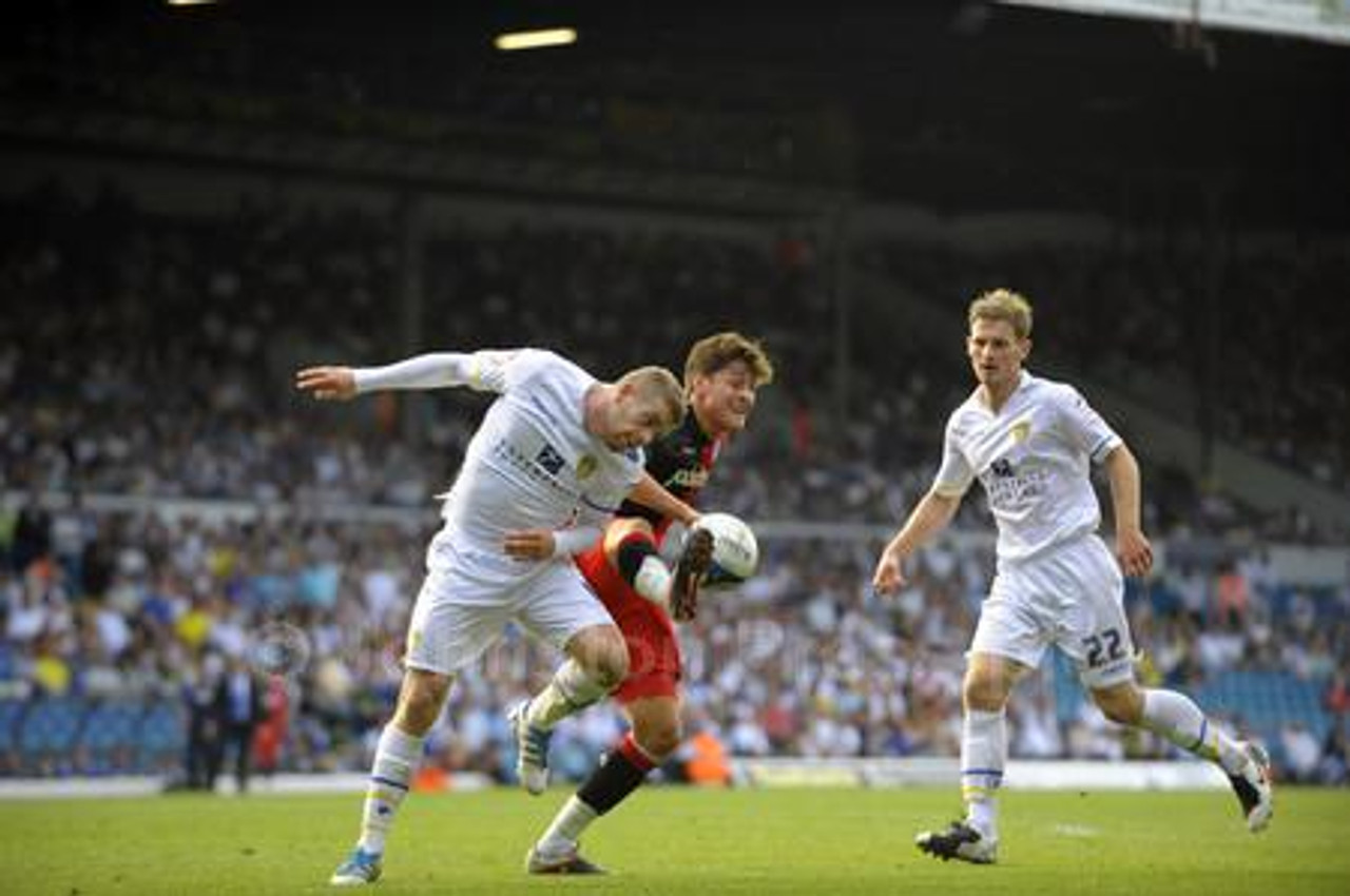Nhận định soi kèo Leeds vs Portsmouth lúc 18h30 ngày 10/8/2024 nhan-dinh-soi-keo-leeds-vs-portsmouth-luc-18h30-ngay-10-8-2024-1