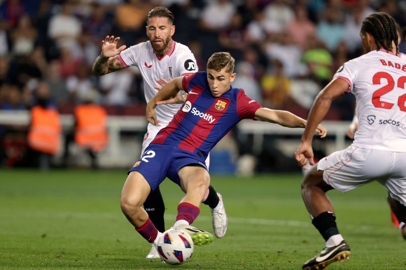 nhan-dinh-sevilla-vs-barcelona-ngay-10-02