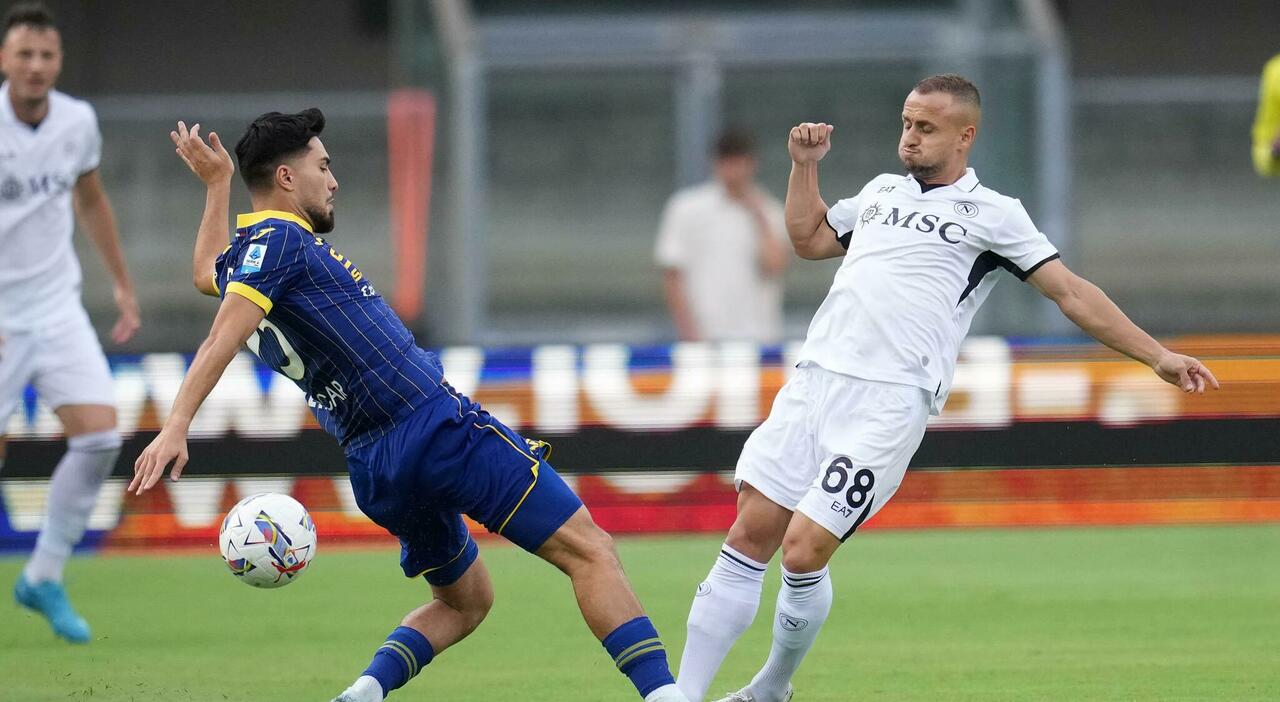 Soi kèo Napoli vs Verona